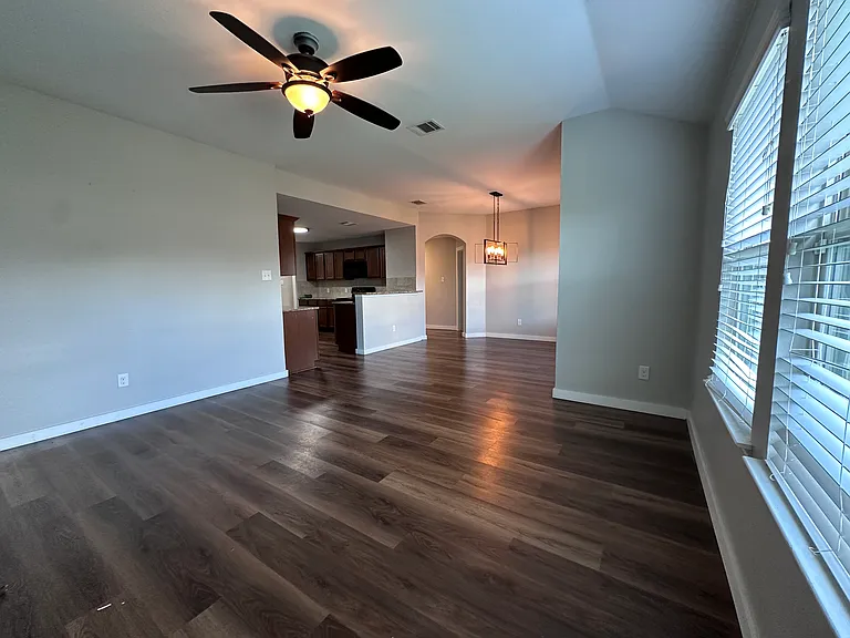 1404 Pampa Grass Dr — Photo 6