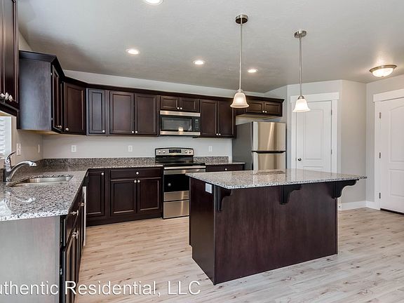4th image of 1729 W Valcrest Dr