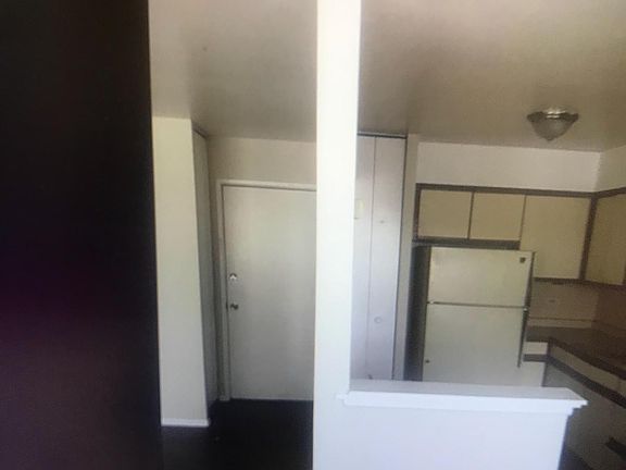 4th image of 7306 N Winchester Ave #210