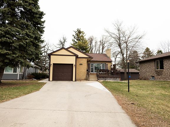 3rd image of 207 Lake Ave