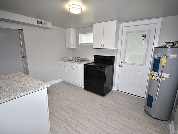 5th image of 1621 Golf Club Ln APT B