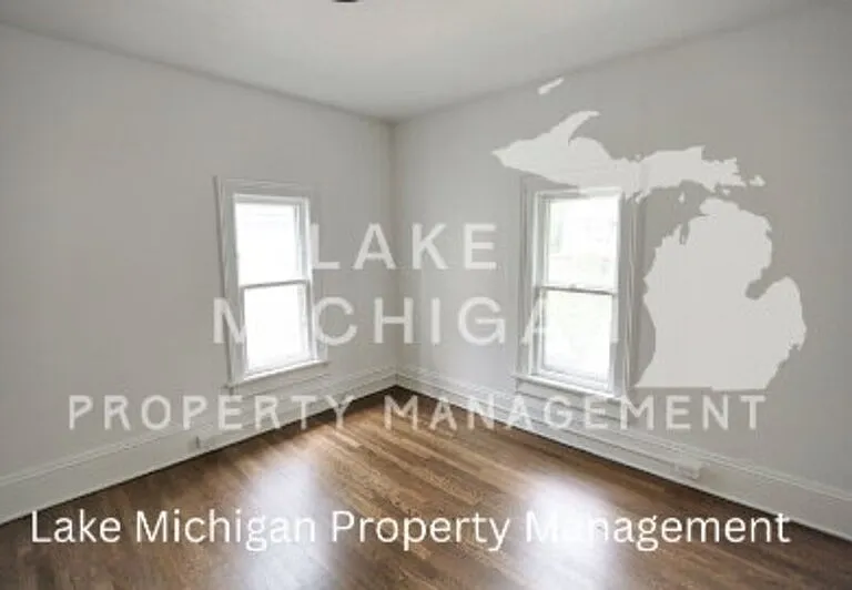 636 Livingston Ave NE #1 — Photo 5