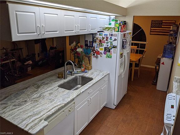 3rd image of 5553 Belrose St