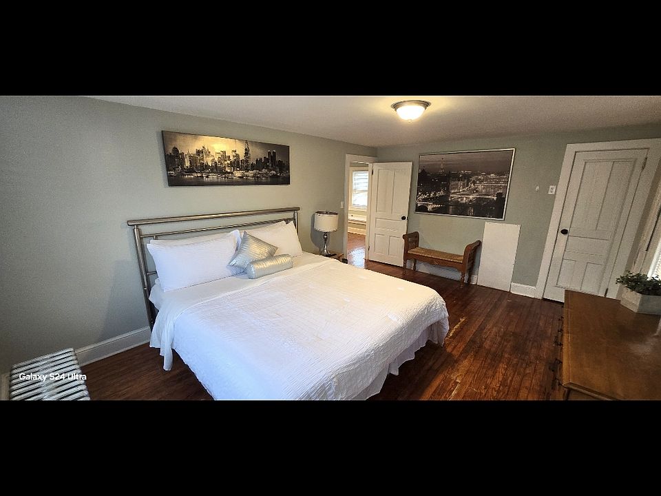 2nd image of 3 E 40th St #2