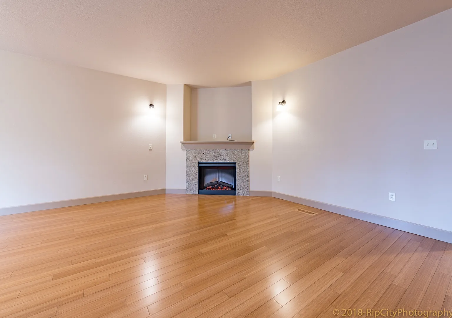 3 bed 2.5 bath + 2 Car Garage Townhome + A/C + Deck +Minutes from Orenco and Intel! — Photo 3