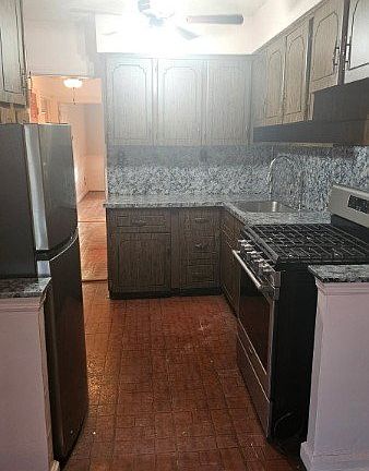 5th image of 2168 Brown St