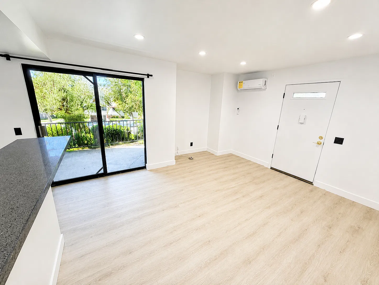 Altura Avenue 3239 — Photo 4