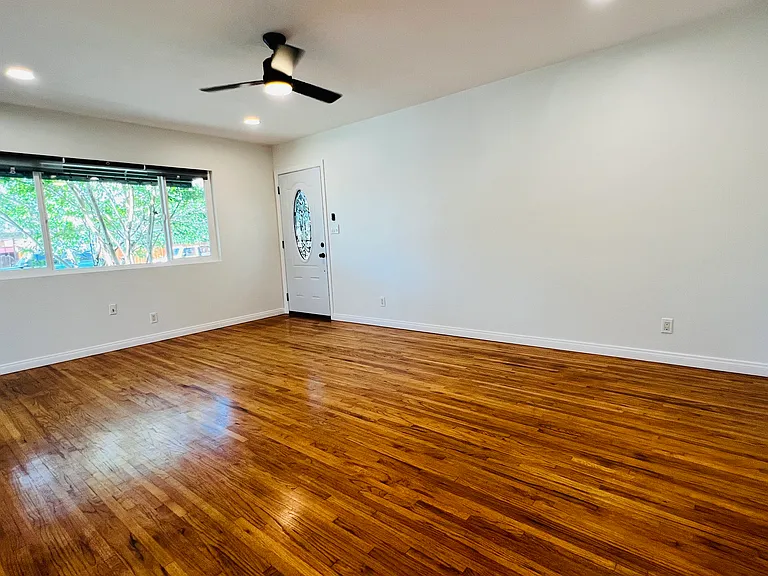 3131 Dwight St — Photo 9