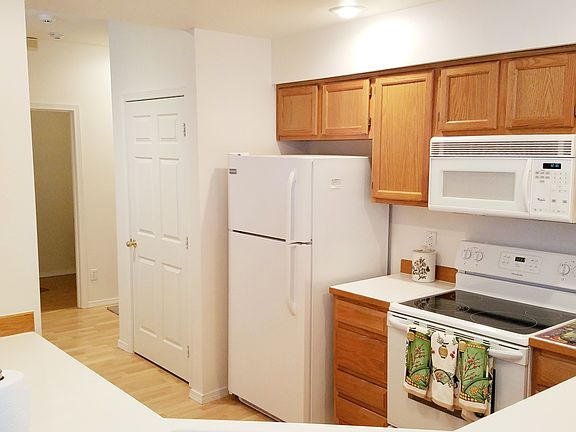 5th image of 16714 Cobblestone Dr APT 203