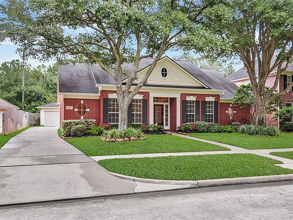 3rd image of 3211 Castlewind Dr