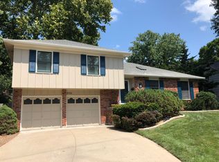 8106 W 72nd Ter, Overland Park, KS 66204