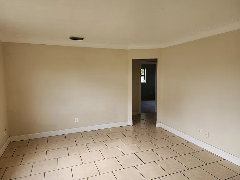4806 Mineola St — Photo 3