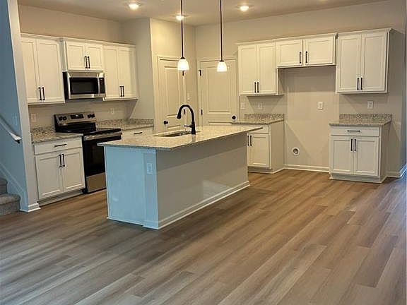 5th image of 411A Summit View Ln #4