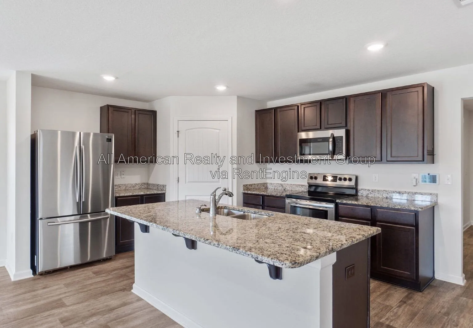 3 bed, 2.0 bath, 1631 sqft, $1,975 — Photo 3