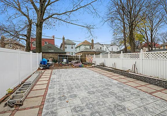 4th image of 1606 Albany Ave