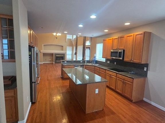 3rd image of 13819 Fillmore St