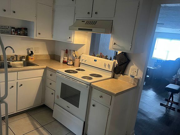4th image of 1854 Belle Vue Way #2D