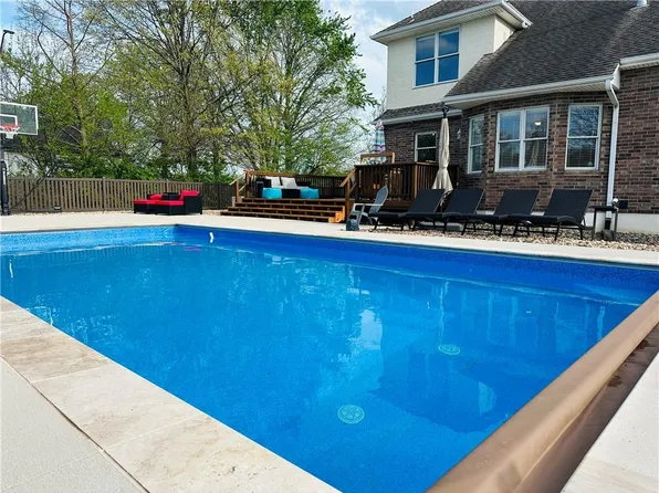 716 SW 163rd St, Lees Summit, MO 64082