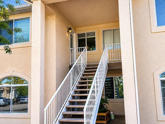 2nd image of 620 W Evans Ridge Cir
