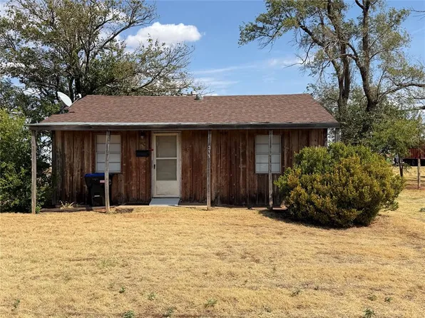 311 Highway 44, Foss, OK 73647