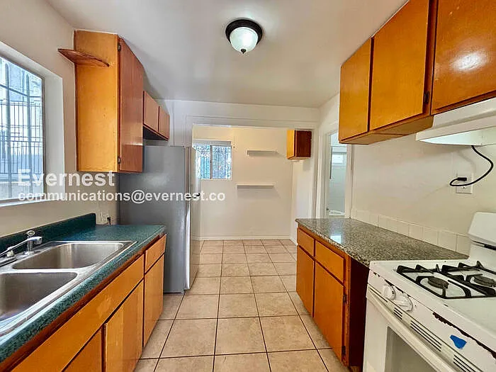 428 1/2 N Kingsley Dr — Photo 6