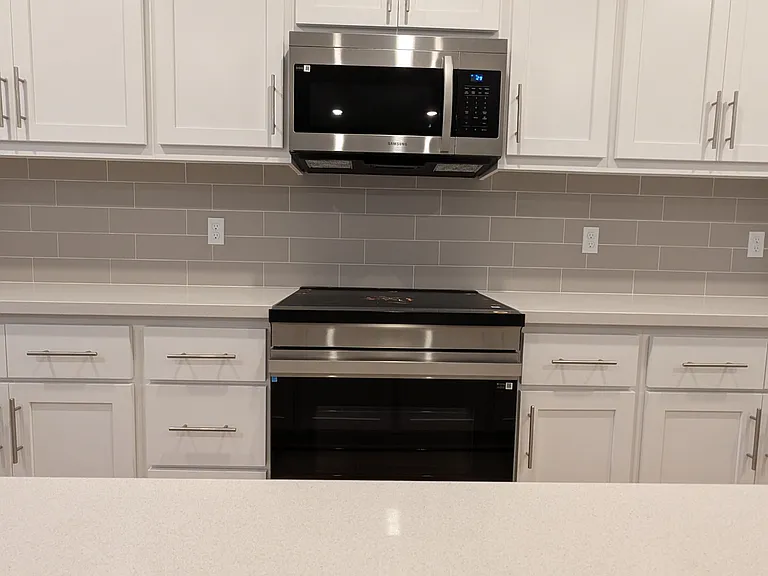 138 W Adriana Dr — Photo 4