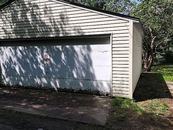 2nd image of 215 Dougherty Pl