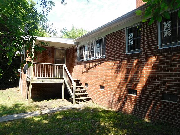 3rd image of 614 Ross Ave