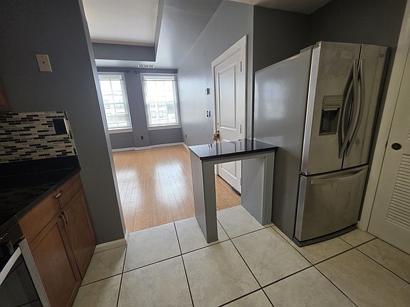 3rd image of 526 Saint Paul Pl Floor 3