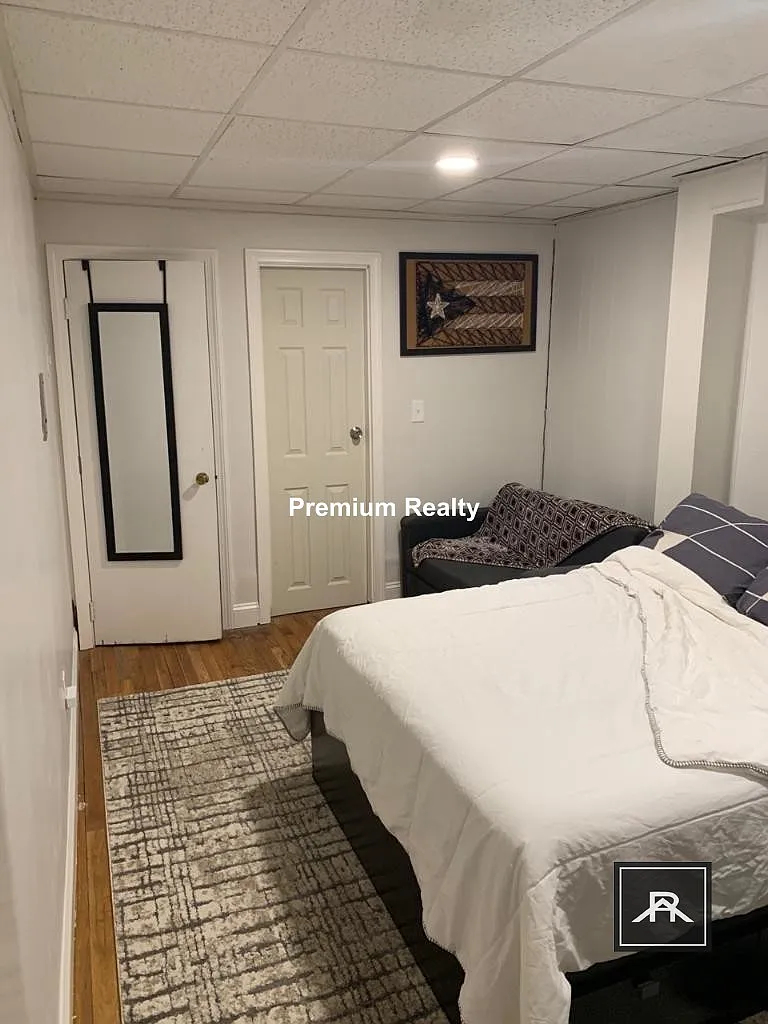 2 bed, 2.0 bath, 800 sqft, $3,299 — Photo 2