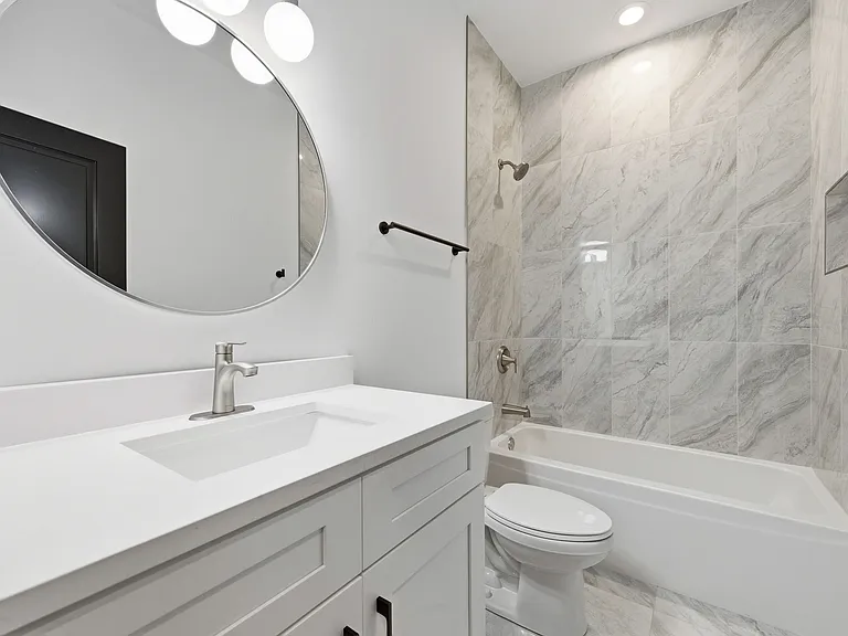 3902 S Lake Park Ave #2 — Photo 16