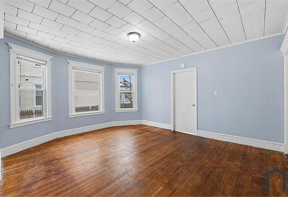 5th image of 64 Rowe Ave Floor 2