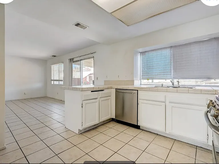 38062 Wesley Ct — Photo 5
