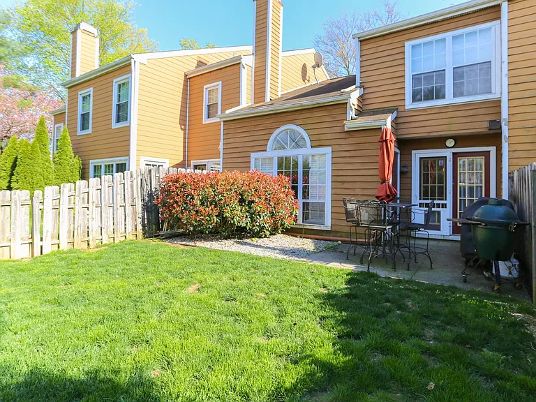 603 Danbury Ct — Photo 24