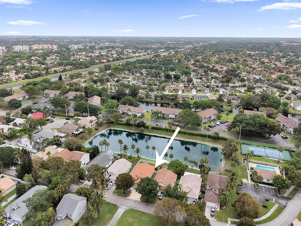 1st image of 600 NW 45th Avenue