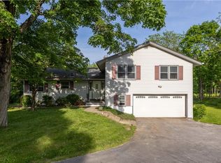 15 McIntosh Dr, Poughkeepsie, NY 12603