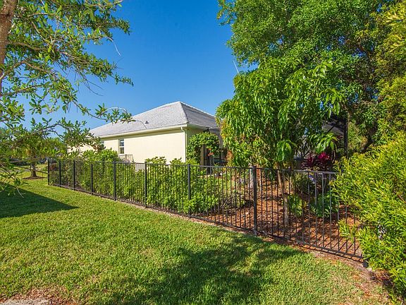 3rd image of 2560 Saint Lucia Cir