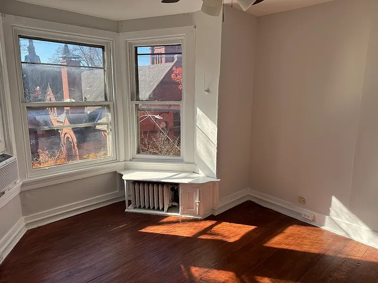 31 E 2nd St #3 — Photo 7
