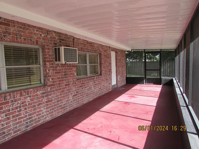 211 W Laila Dr — Photo 13