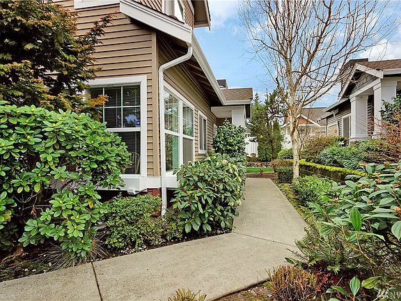 2nd image of 1236 65th St SE Unit 101