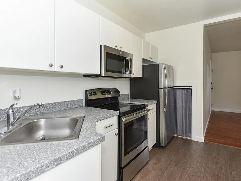 717 2nd Ave S #5 — Photo 6