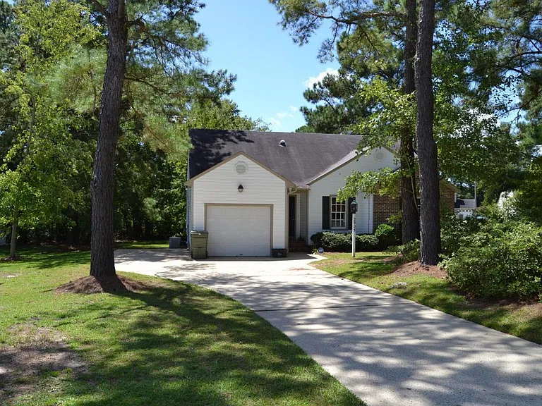 2905 Mandy Ln — Photo 1