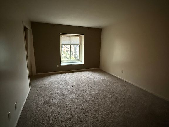 5th image of 4813 Moreland Dr W
