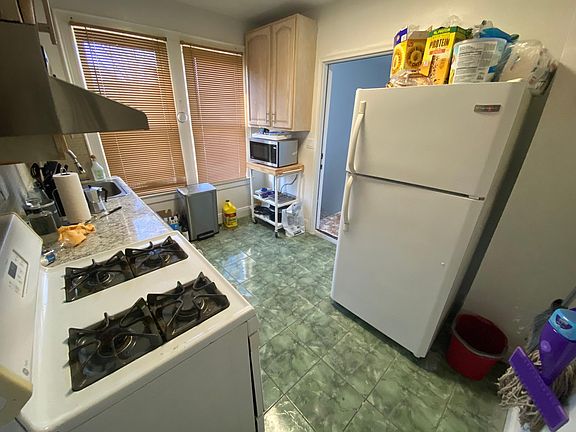 4th image of 189 Hayward St