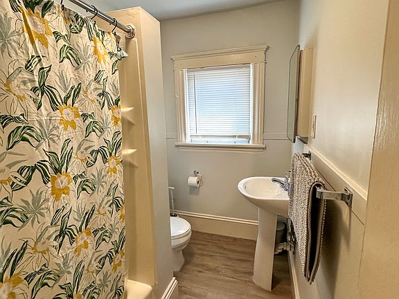3rd image of 229-231 W Washington Ave #2B