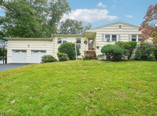 201 Kiwanis Dr, Wayne, NJ 07470