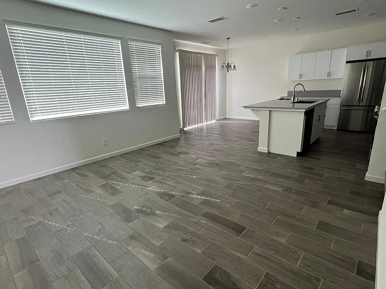 1970 Chennault Ln — Photo 3