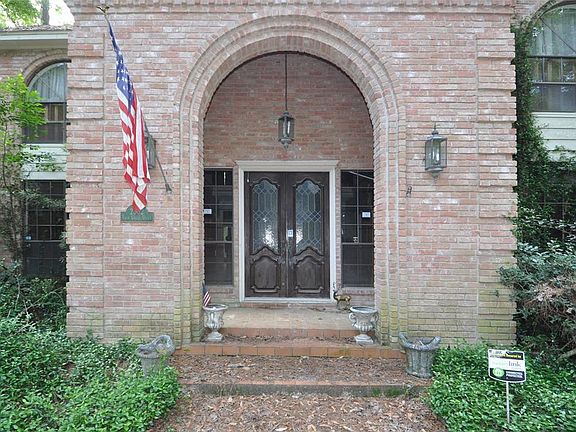 3rd image of 2302 Twin Grove Dr