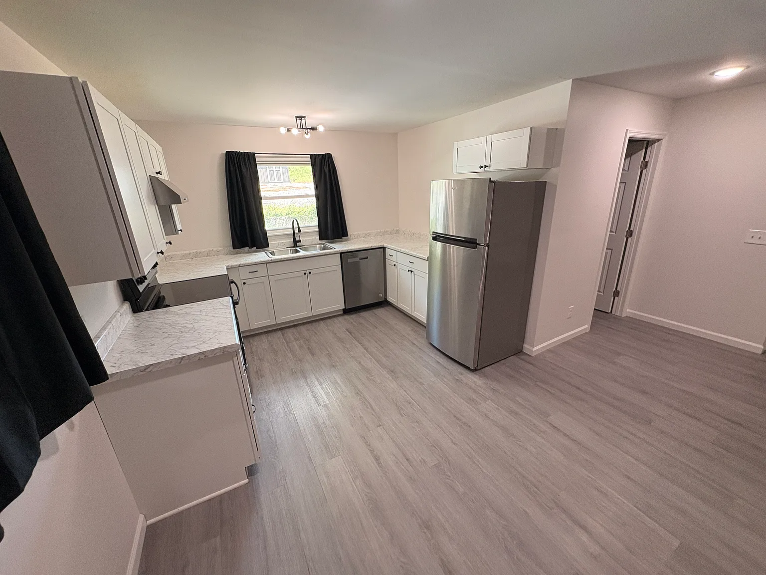 2 bed, 1425 sqft, $1,600 — Photo 2