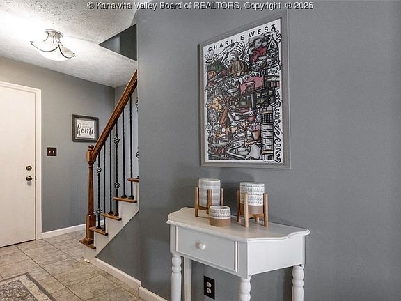 4th image of 712 Christian Dr